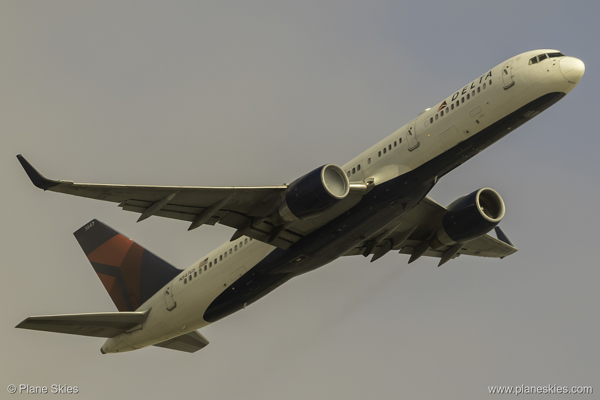 Delta Air Lines Boeing 757-200 N547US at Los Angeles International Airport (KLAX/LAX)