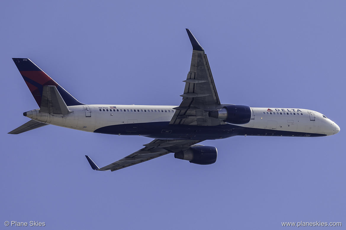 Delta Air Lines Boeing 757-200 N6702 at Los Angeles International Airport (KLAX/LAX)