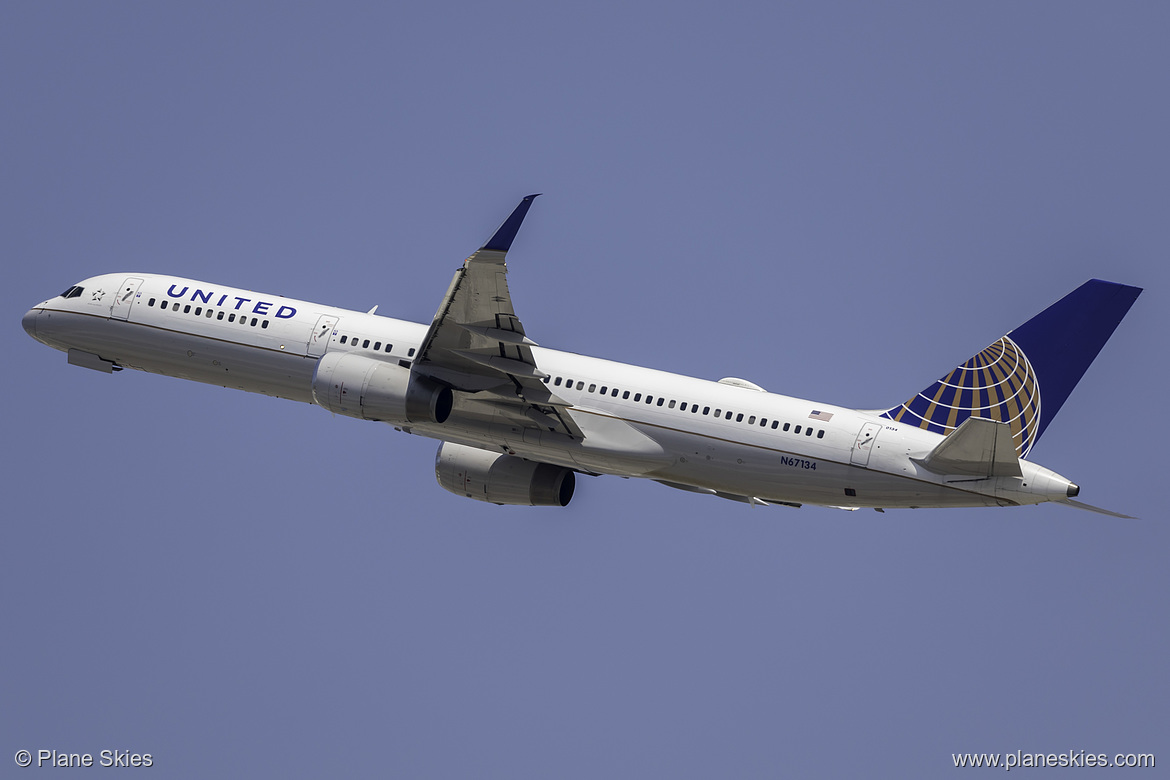 United Airlines Boeing 757-200 N67134 at Los Angeles International Airport (KLAX/LAX) United Airlines Boeing 757-200 N67134 at Los Angeles International Airport (KLAX/LAX)