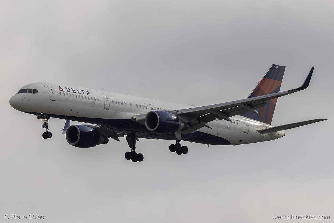 Delta Air Lines Boeing 757-200 N6714Q at Los Angeles International Airport (KLAX/LAX)