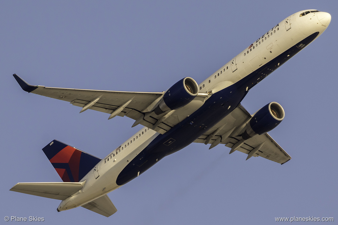 Delta Air Lines Boeing 757-200 N689DL at Los Angeles International Airport (KLAX/LAX) Delta Air Lines Boeing 757-200 N689DL at Los Angeles International Airport (KLAX/LAX)