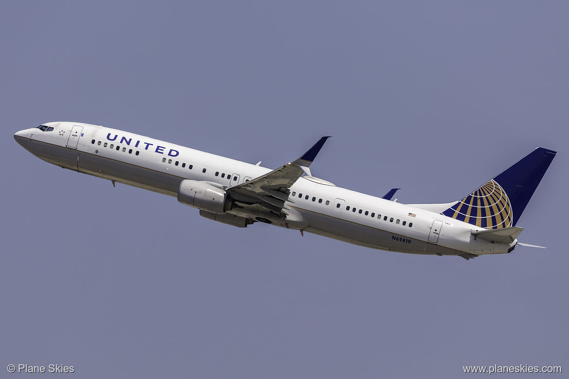 United Airlines Boeing 737-900ER N69819 at Los Angeles International Airport (KLAX/LAX)