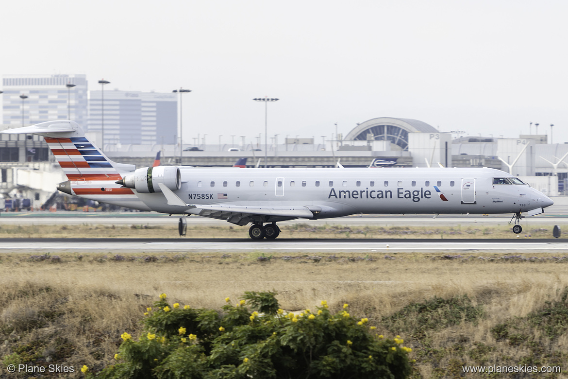 SkyWest Airlines Canadair CRJ-700 N758SK at Los Angeles International Airport (KLAX/LAX)