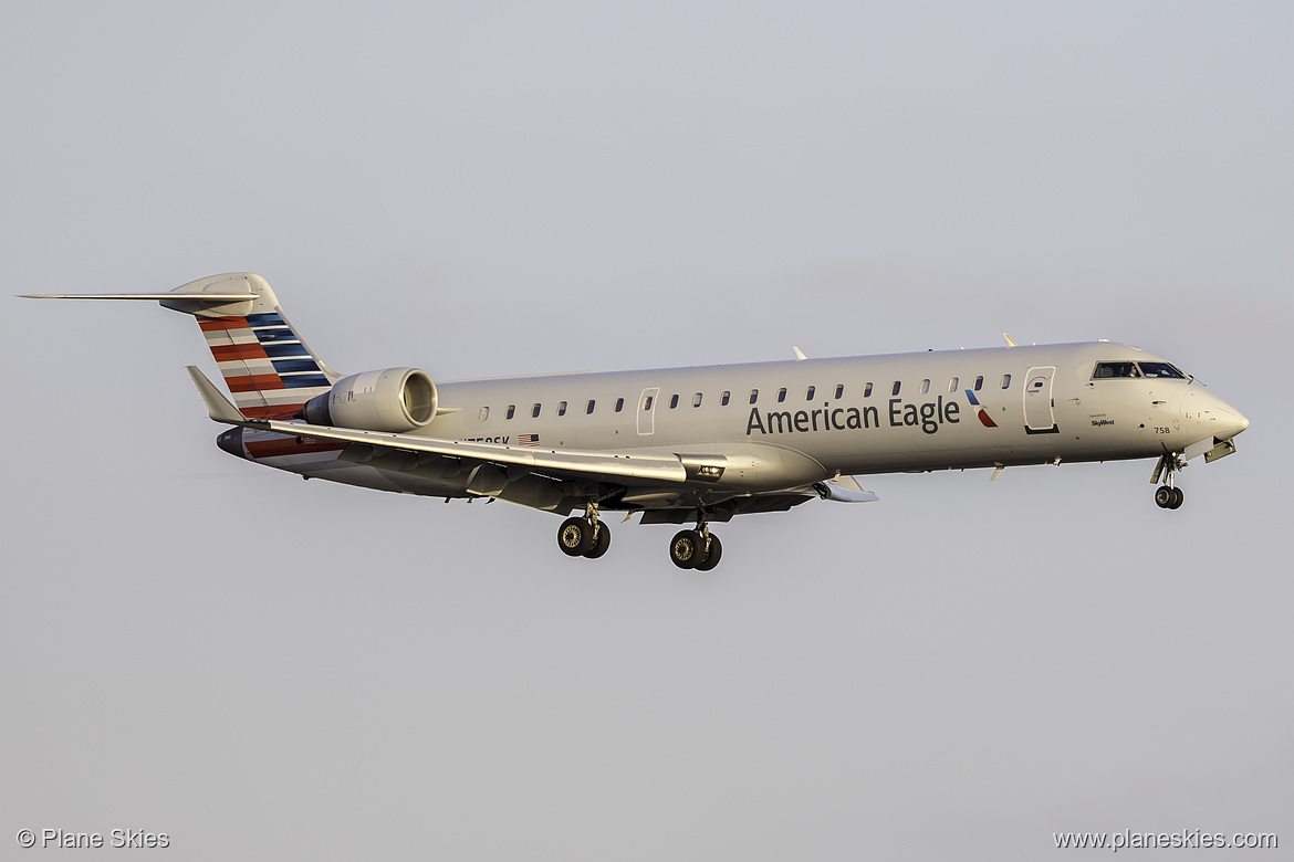 SkyWest Airlines Canadair CRJ-700 N758SK at Los Angeles International Airport (KLAX/LAX) SkyWest Airlines Canadair CRJ-700 N758SK at Los Angeles International Airport (KLAX/LAX)