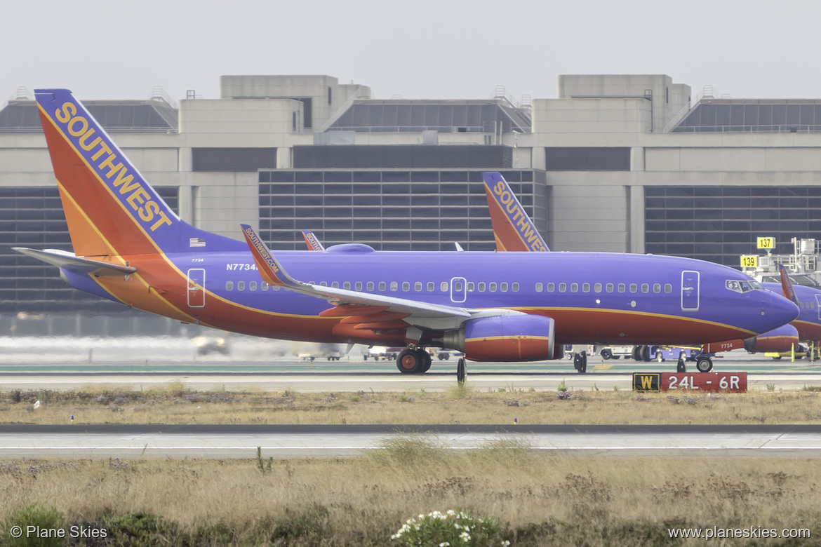 Southwest Airlines Boeing 737-700 N7734H at Los Angeles International Airport (KLAX/LAX)