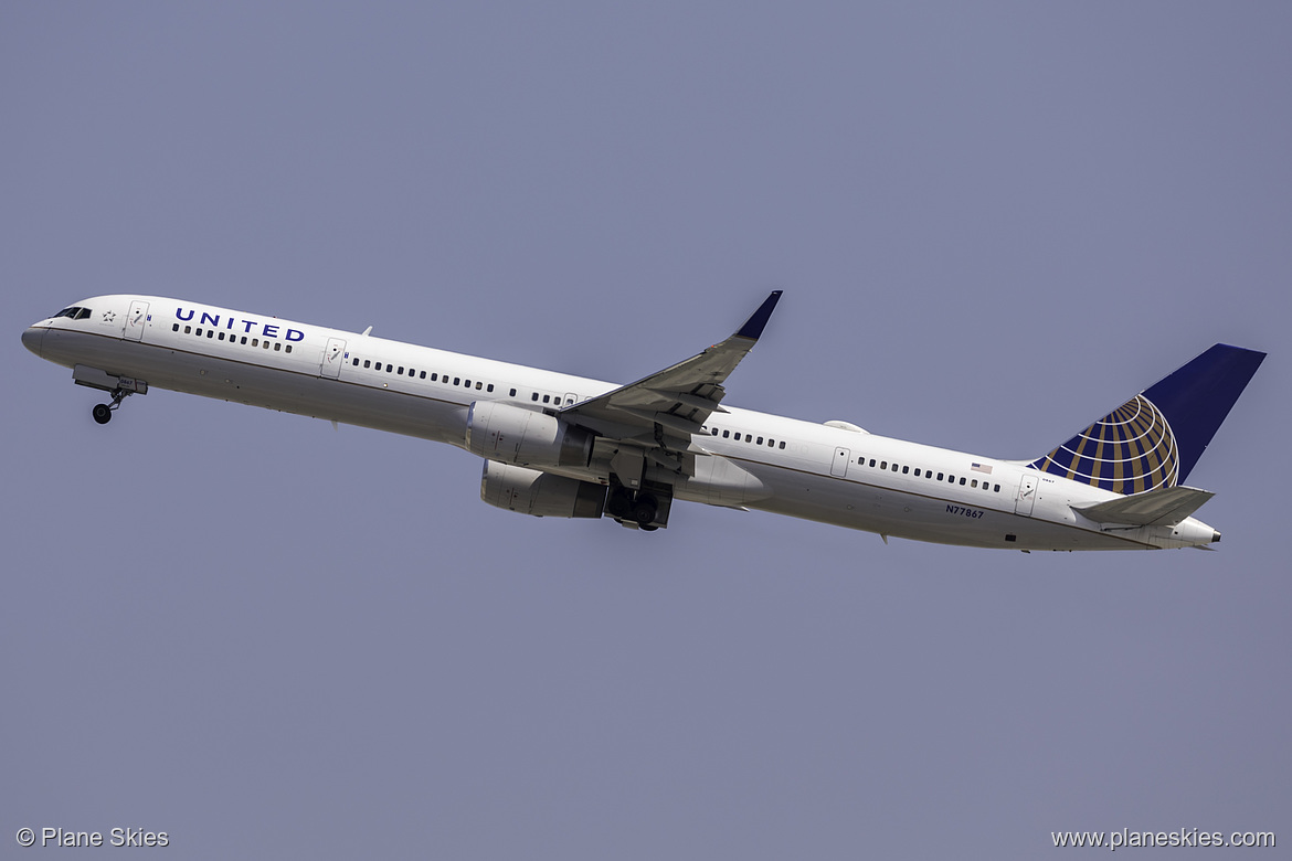 United Airlines Boeing 757-300 N77867 at Los Angeles International Airport (KLAX/LAX)