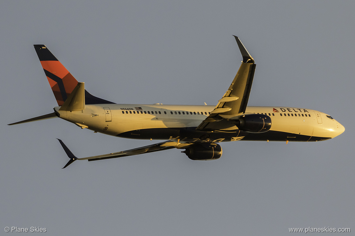 Delta Air Lines Boeing 737-900ER N866DN at Los Angeles International Airport (KLAX/LAX)