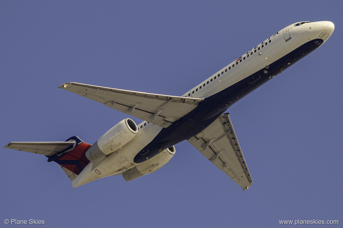 Delta Air Lines Boeing 717-200 N892AT at Los Angeles International Airport (KLAX/LAX) Delta Air Lines Boeing 717-200 N892AT at Los Angeles International Airport (KLAX/LAX)