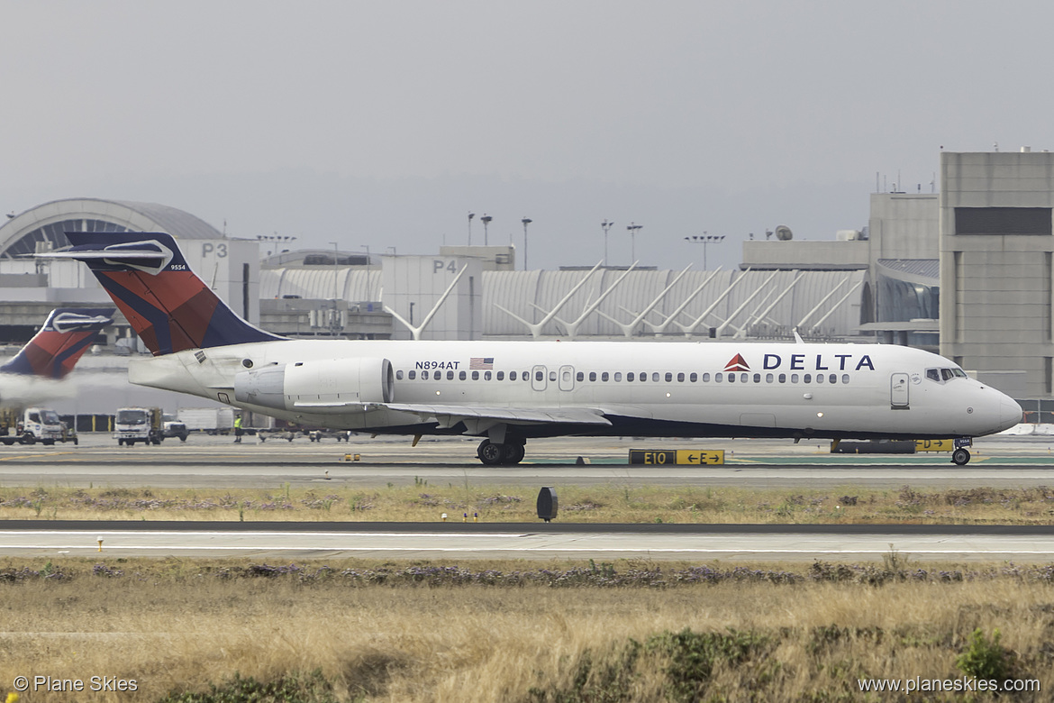 Delta Air Lines Boeing 717-200 N894AT at Los Angeles International Airport (KLAX/LAX)