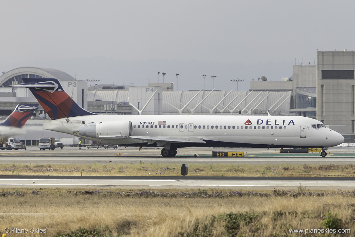 Delta Air Lines Boeing 717-200 N894AT at Los Angeles International Airport (KLAX/LAX) Delta Air Lines Boeing 717-200 N894AT at Los Angeles International Airport (KLAX/LAX)