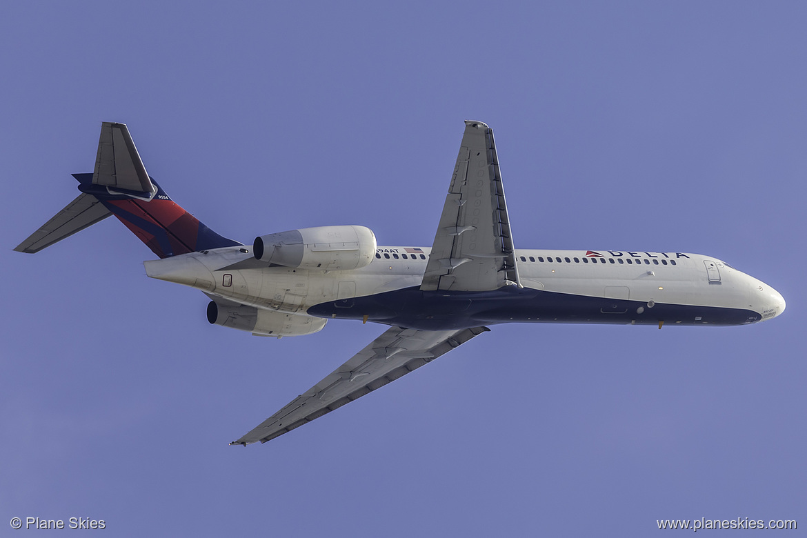Delta Air Lines Boeing 717-200 N894AT at Los Angeles International Airport (KLAX/LAX) Delta Air Lines Boeing 717-200 N894AT at Los Angeles International Airport (KLAX/LAX)
