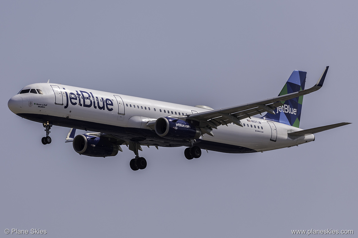 JetBlue Airways Airbus A321-200 N937JB at Los Angeles International Airport (KLAX/LAX) JetBlue Airways Airbus A321-200 N937JB at Los Angeles International Airport (KLAX/LAX)