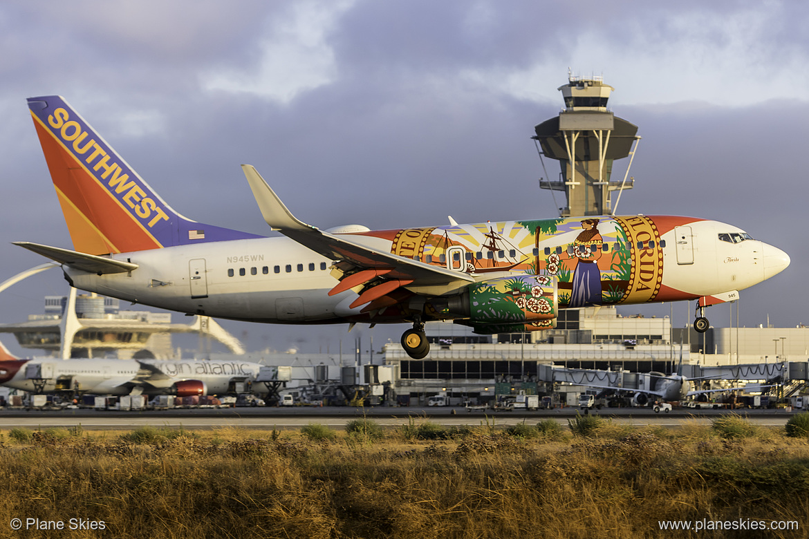 Southwest Airlines Boeing 737-700 N945WN at Los Angeles International Airport (KLAX/LAX)