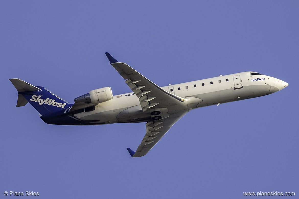 SkyWest Airlines Canadair CRJ-200 N947SW at Los Angeles International Airport (KLAX/LAX)