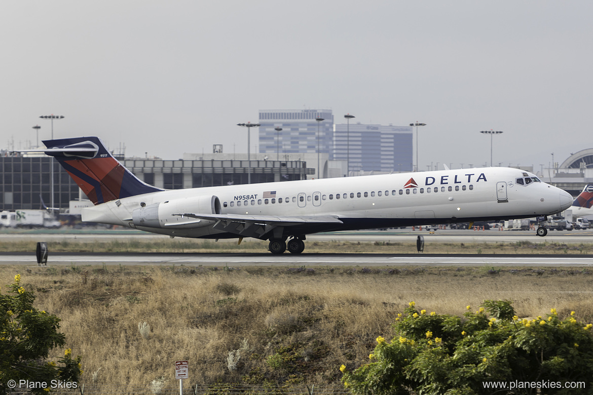 Delta Air Lines Boeing 717-200 N958AT at Los Angeles International Airport (KLAX/LAX) Delta Air Lines Boeing 717-200 N958AT at Los Angeles International Airport (KLAX/LAX)