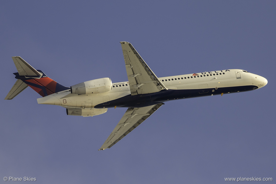 Delta Air Lines Boeing 717-200 N965AT at Los Angeles International Airport (KLAX/LAX) Delta Air Lines Boeing 717-200 N965AT at Los Angeles International Airport (KLAX/LAX)