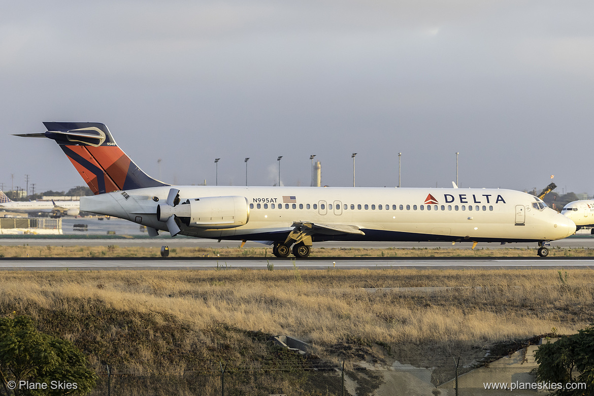 Delta Air Lines Boeing 717-200 N995AT at Los Angeles International Airport (KLAX/LAX) Delta Air Lines Boeing 717-200 N995AT at Los Angeles International Airport (KLAX/LAX)