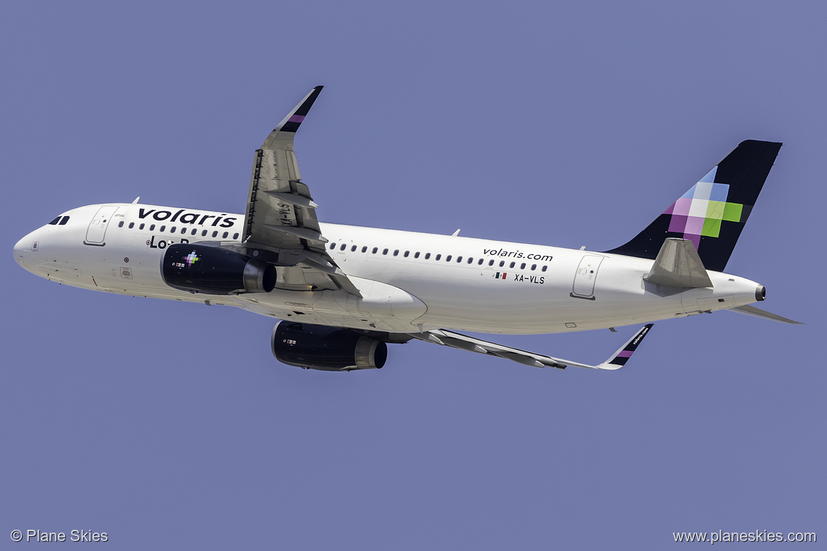 Volaris Airbus A320-200 XA-VLS at Los Angeles International Airport (KLAX/LAX)