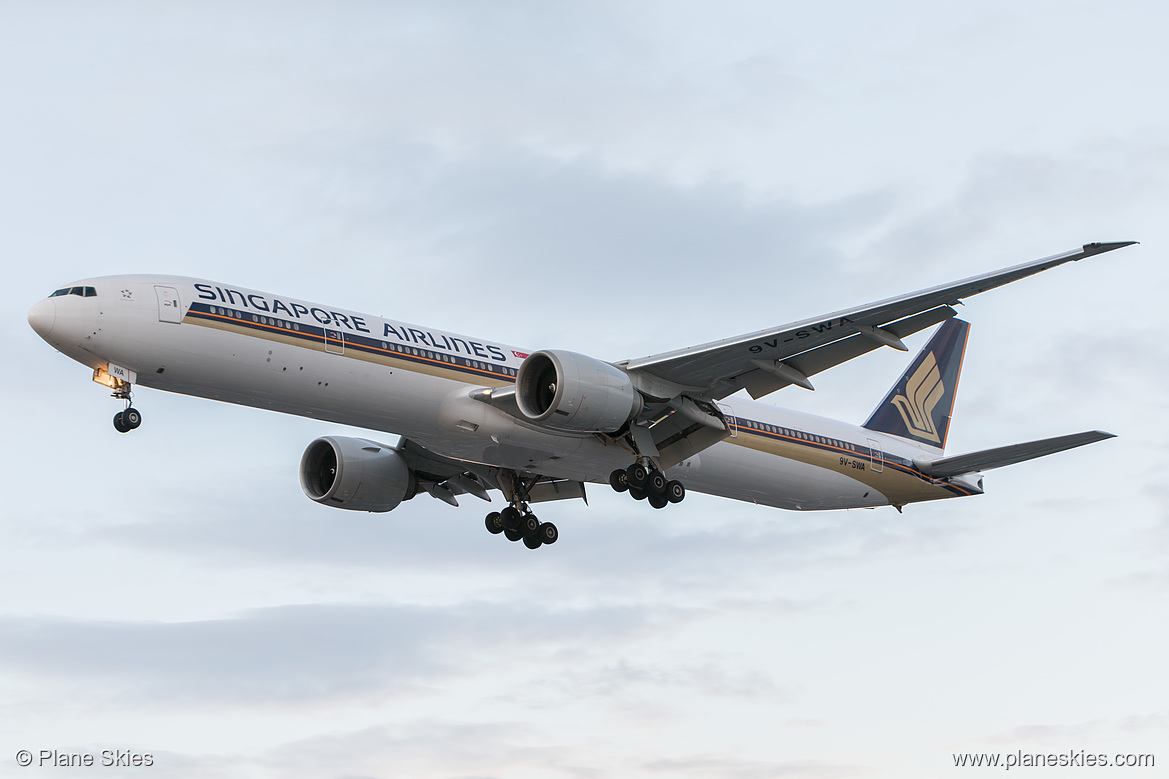 Singapore Airlines Boeing 777-300ER 9V-SWA at London Heathrow Airport (EGLL/LHR)