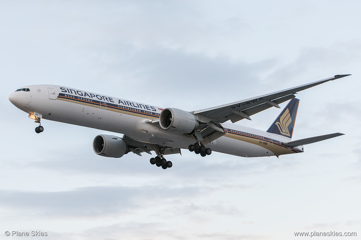 Singapore Airlines Boeing 777-300ER 9V-SWA at London Heathrow Airport (EGLL/LHR) Singapore Airlines Boeing 777-300ER 9V-SWA at London Heathrow Airport (EGLL/LHR)