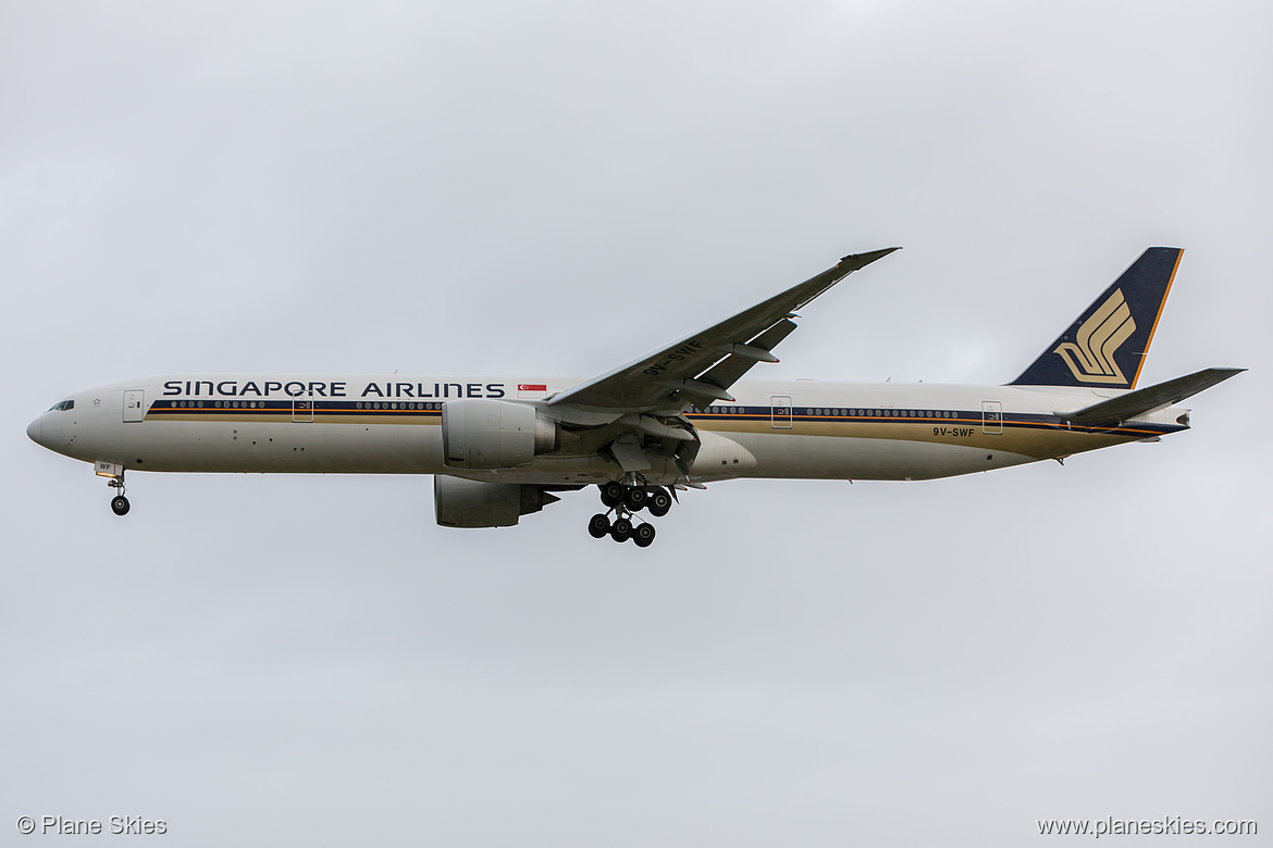 Singapore Airlines Boeing 777-300ER 9V-SWF at London Heathrow Airport (EGLL/LHR)