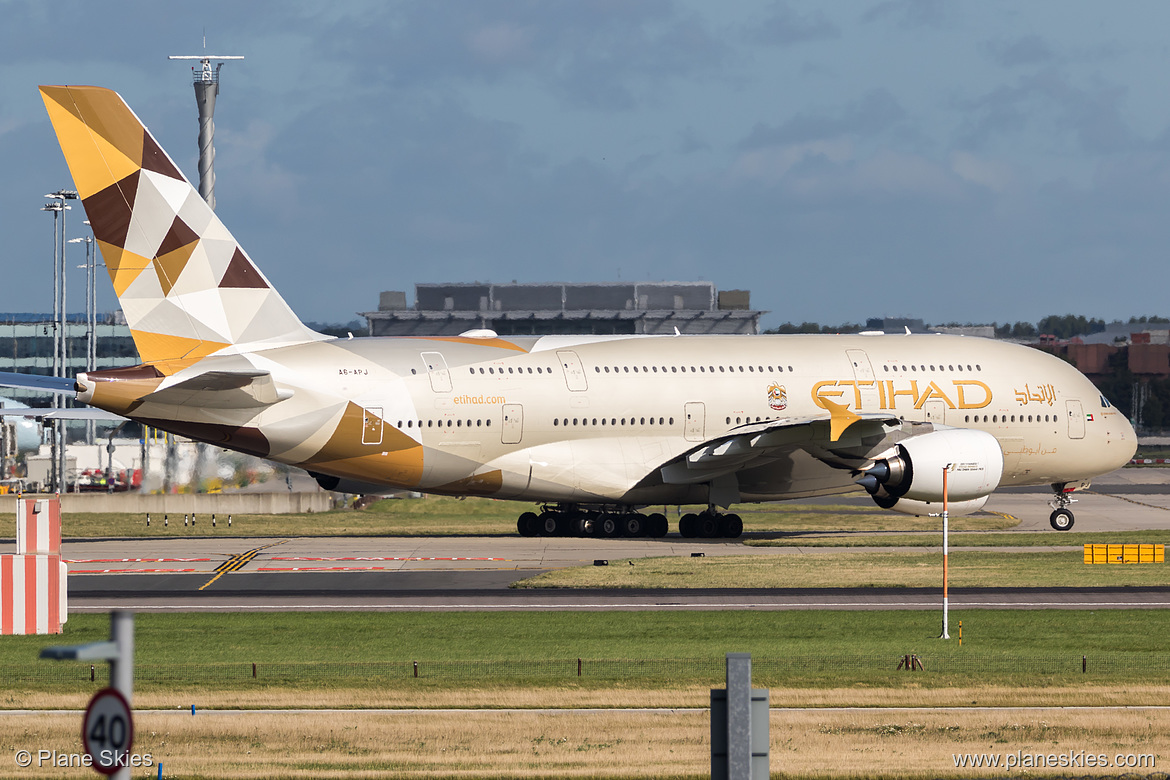Etihad Airways Airbus A380-800 A6-APJ at London Heathrow Airport (EGLL/LHR) Etihad Airways Airbus A380-800 A6-APJ at London Heathrow Airport (EGLL/LHR)