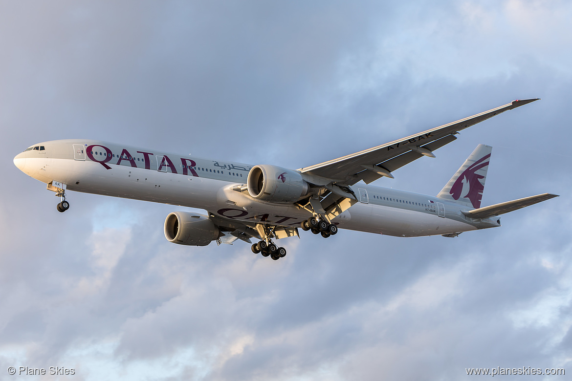 Qatar Airways Boeing 777-300ER A7-BAK at London Heathrow Airport (EGLL/LHR) Qatar Airways Boeing 777-300ER A7-BAK at London Heathrow Airport (EGLL/LHR)