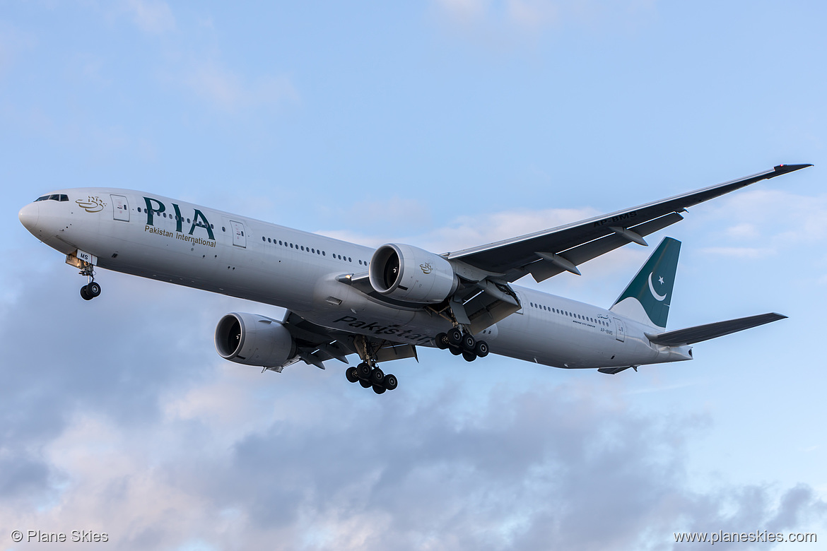 Pakistan International Airlines Boeing 777-300ER AP-BMS at London Heathrow Airport (EGLL/LHR)