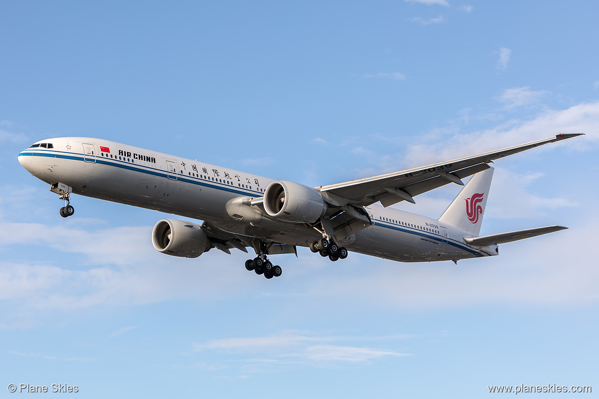 Air China Boeing 777-300ER B-2039 at London Heathrow Airport (EGLL/LHR) Air China Boeing 777-300ER B-2039 at London Heathrow Airport (EGLL/LHR)
