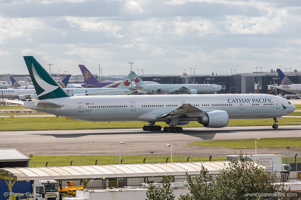 Cathay Pacific Boeing 777-300ER B-KPT at London Heathrow Airport (EGLL/LHR)