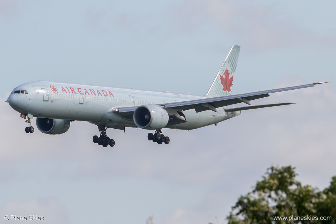 Air Canada Boeing 777-300ER C-FITL at London Heathrow Airport (EGLL/LHR)