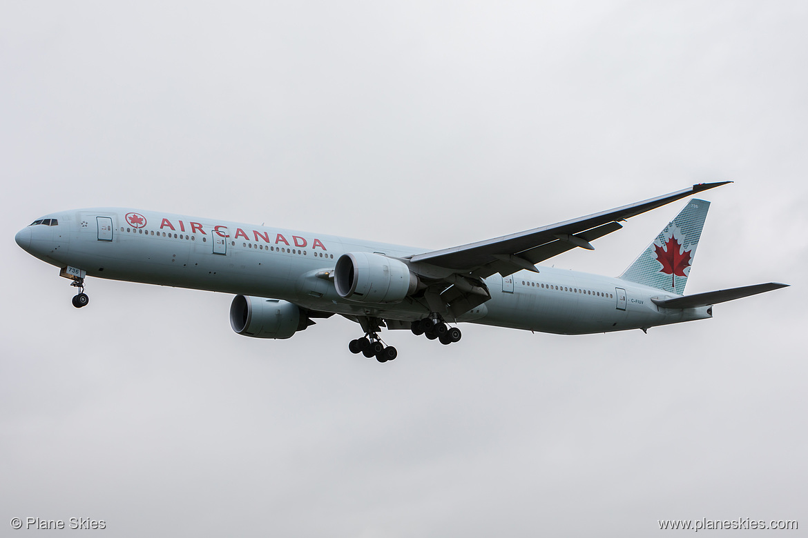 Air Canada Boeing 777-300ER C-FIUV at London Heathrow Airport (EGLL/LHR)