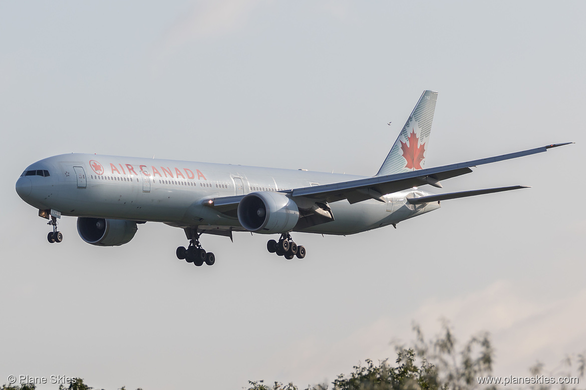 Air Canada Boeing 777-300ER C-FIVS at London Heathrow Airport (EGLL/LHR)