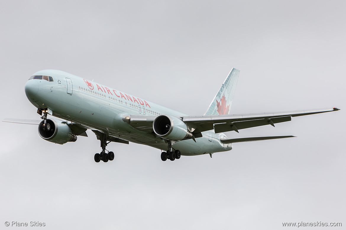 Air Canada Boeing 767-300ER C-FXCA at London Heathrow Airport (EGLL/LHR) Air Canada Boeing 767-300ER C-FXCA at London Heathrow Airport (EGLL/LHR)