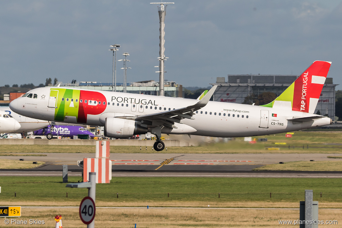 TAP Portugal Airbus A320-200 CS-TNS at London Heathrow Airport (EGLL/LHR) TAP Portugal Airbus A320-200 CS-TNS at London Heathrow Airport (EGLL/LHR)