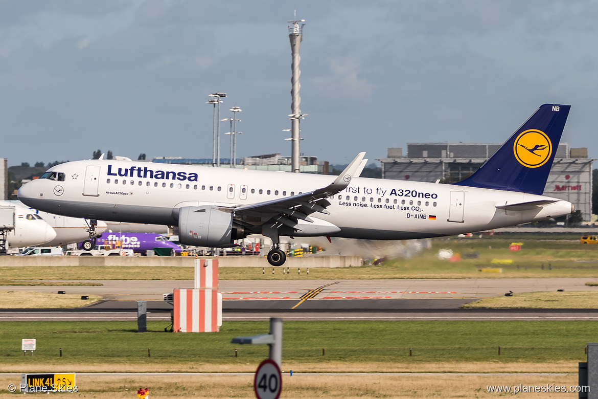 Lufthansa Airbus A320neo D-AINB at London Heathrow Airport (EGLL/LHR)