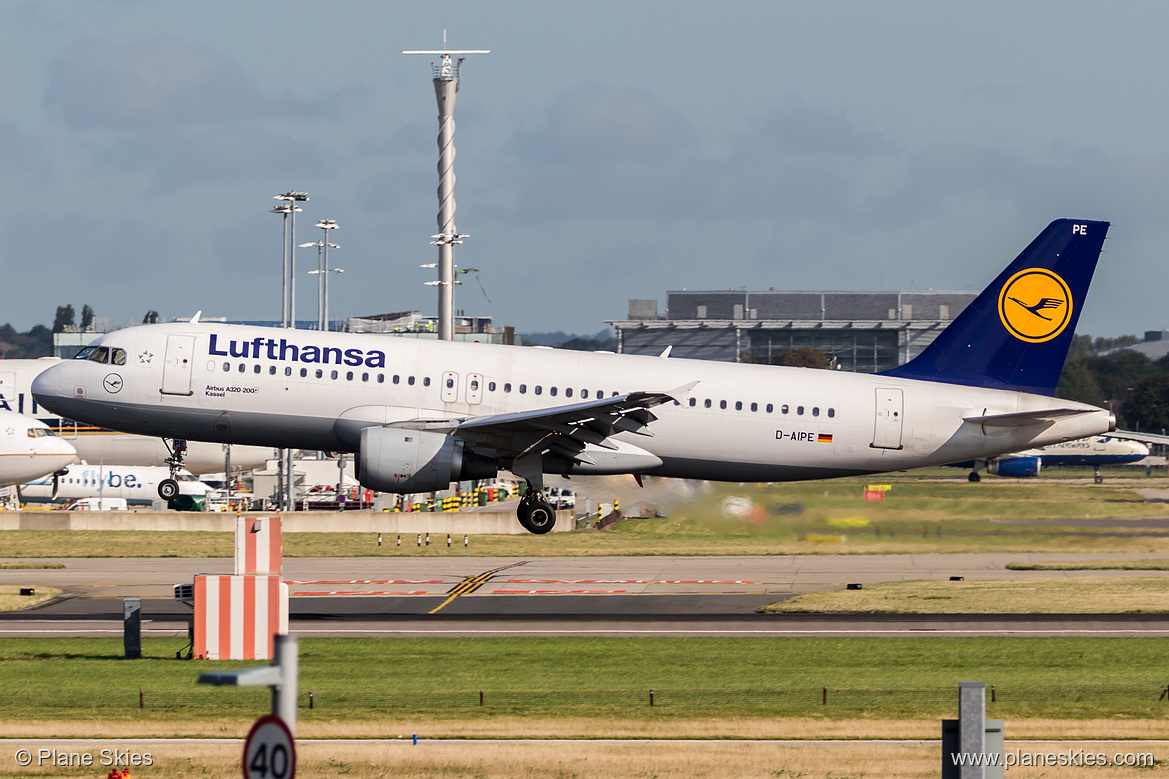 Lufthansa Airbus A320-200 D-AIPE at London Heathrow Airport (EGLL/LHR) Lufthansa Airbus A320-200 D-AIPE at London Heathrow Airport (EGLL/LHR)