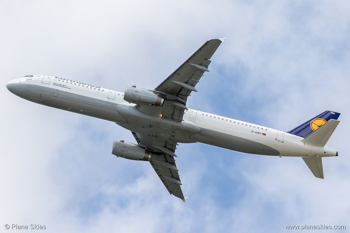 Lufthansa Airbus A321-100 D-AIRH at London Heathrow Airport (EGLL/LHR)