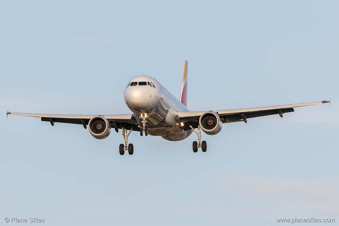 Iberia Express Airbus A320-200 EC-KOH at London Heathrow Airport (EGLL/LHR)