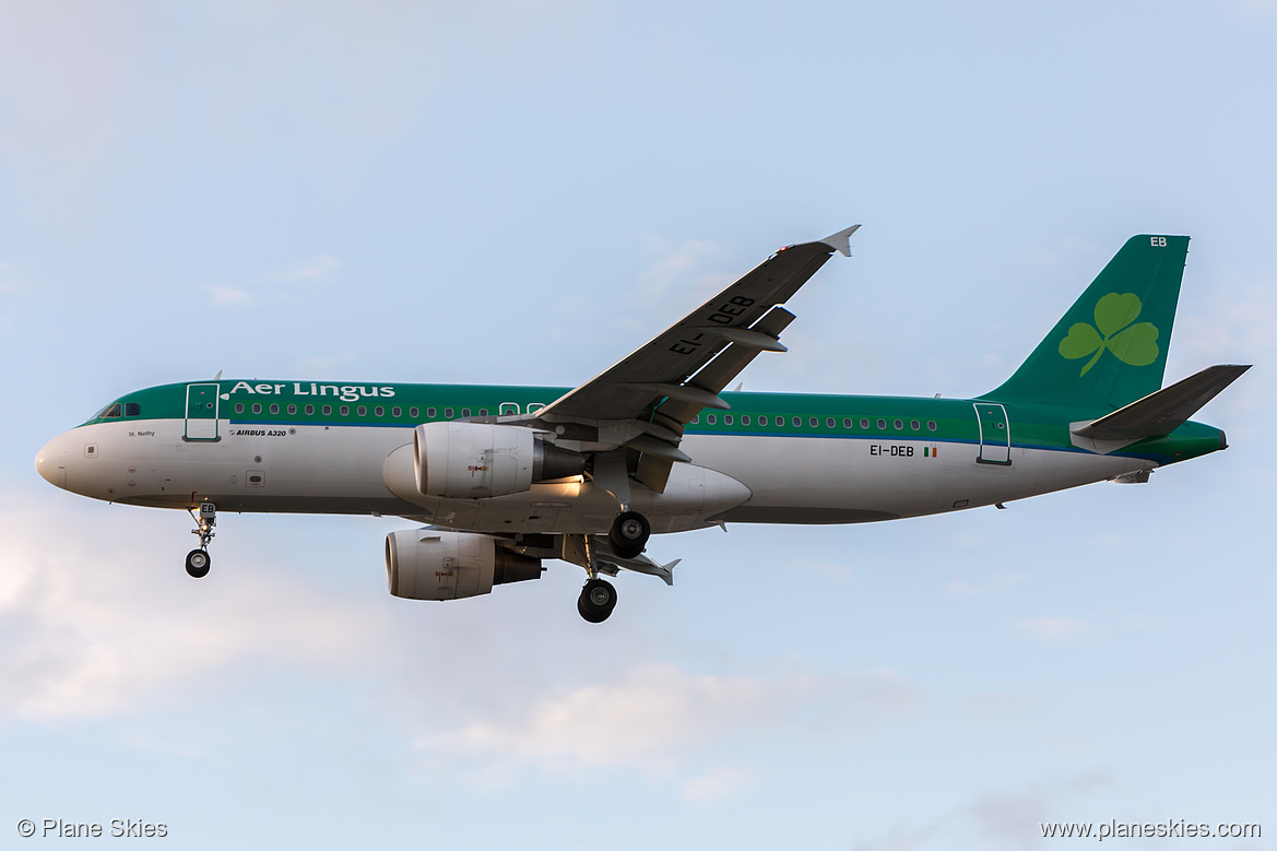 Aer Lingus Airbus A320-200 EI-DEB at London Heathrow Airport (EGLL/LHR) Aer Lingus Airbus A320-200 EI-DEB at London Heathrow Airport (EGLL/LHR)