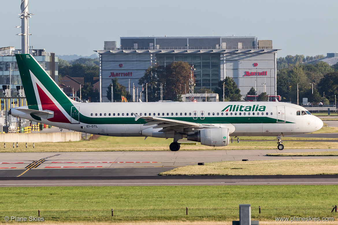 Alitalia Airbus A320-200 EI-DTL at London Heathrow Airport (EGLL/LHR) Alitalia Airbus A320-200 EI-DTL at London Heathrow Airport (EGLL/LHR)