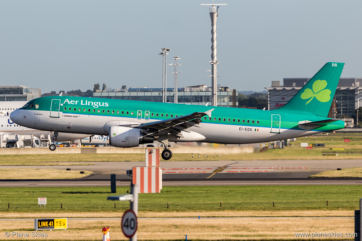 Aer Lingus Airbus A320-200 EI-EDS at London Heathrow Airport (EGLL/LHR) Aer Lingus Airbus A320-200 EI-EDS at London Heathrow Airport (EGLL/LHR)