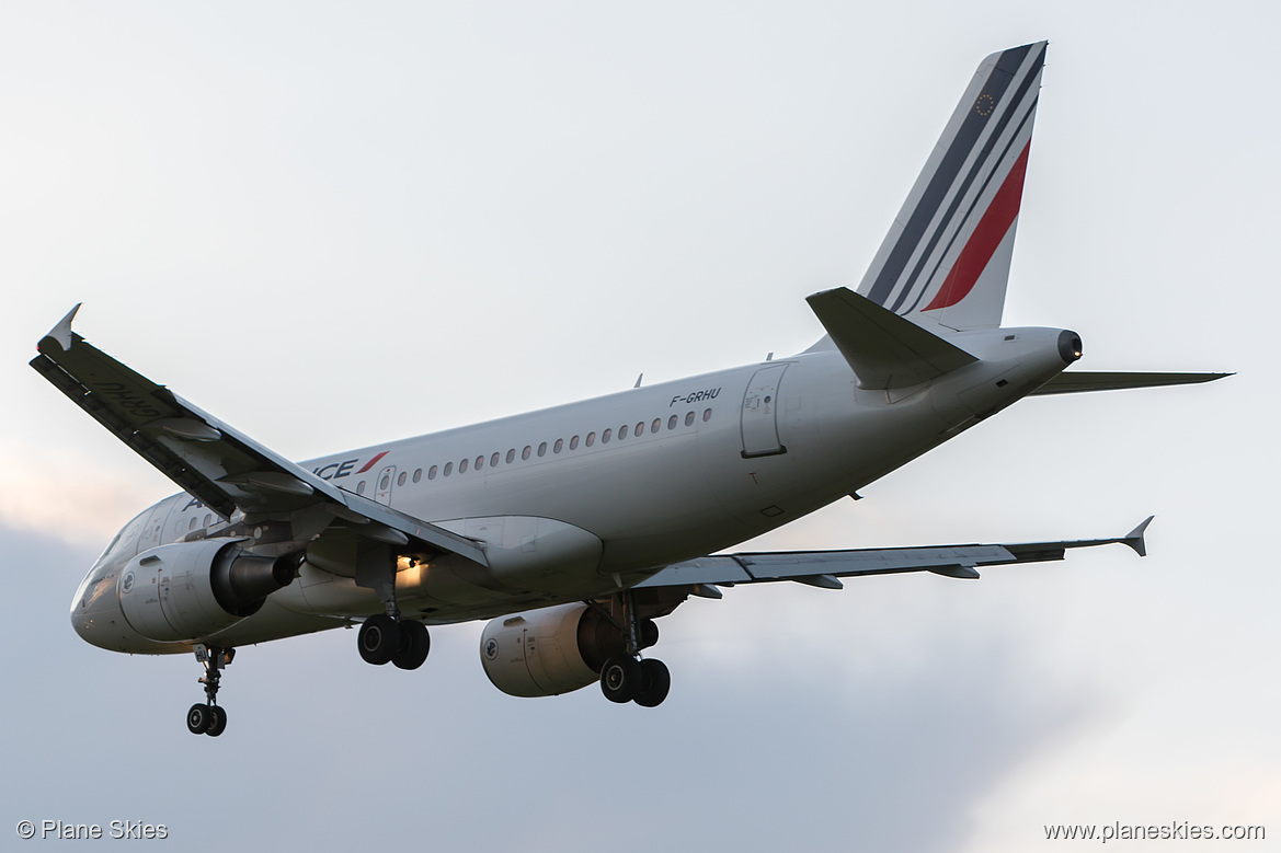 Air France Airbus A319-100 F-GRHU at London Heathrow Airport (EGLL/LHR) Air France Airbus A319-100 F-GRHU at London Heathrow Airport (EGLL/LHR)