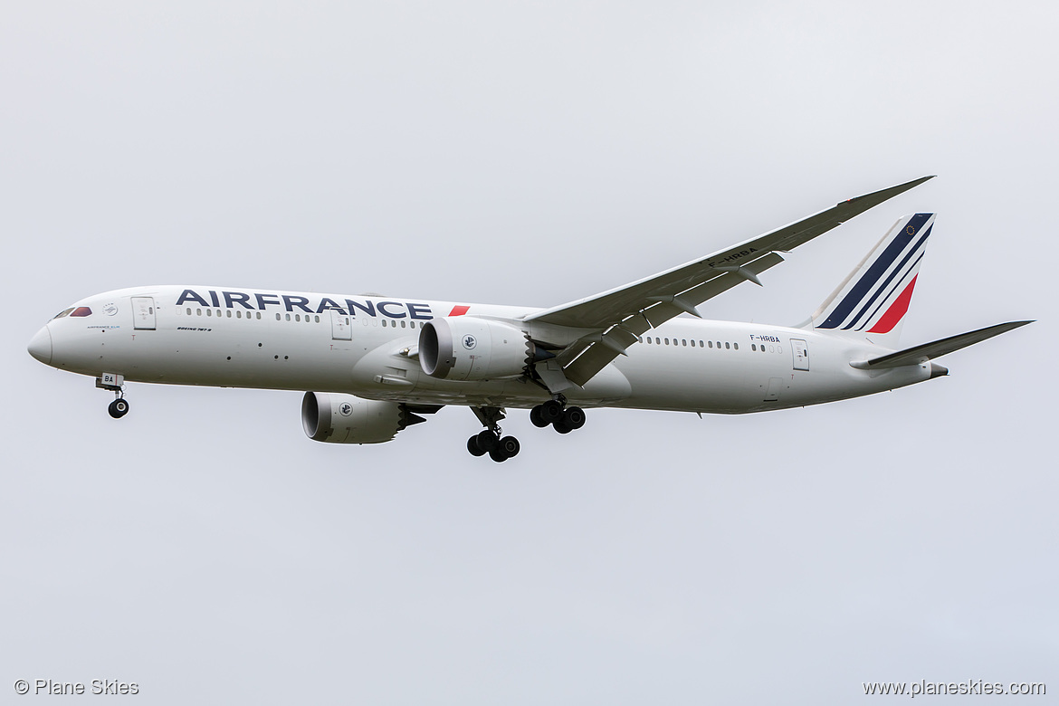 Air France Boeing 787-9 F-HRBA at London Heathrow Airport (EGLL/LHR) Air France Boeing 787-9 F-HRBA at London Heathrow Airport (EGLL/LHR)