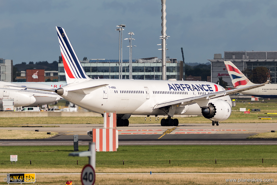 Air France Boeing 787-9 F-HRBA at London Heathrow Airport (EGLL/LHR) Air France Boeing 787-9 F-HRBA at London Heathrow Airport (EGLL/LHR)