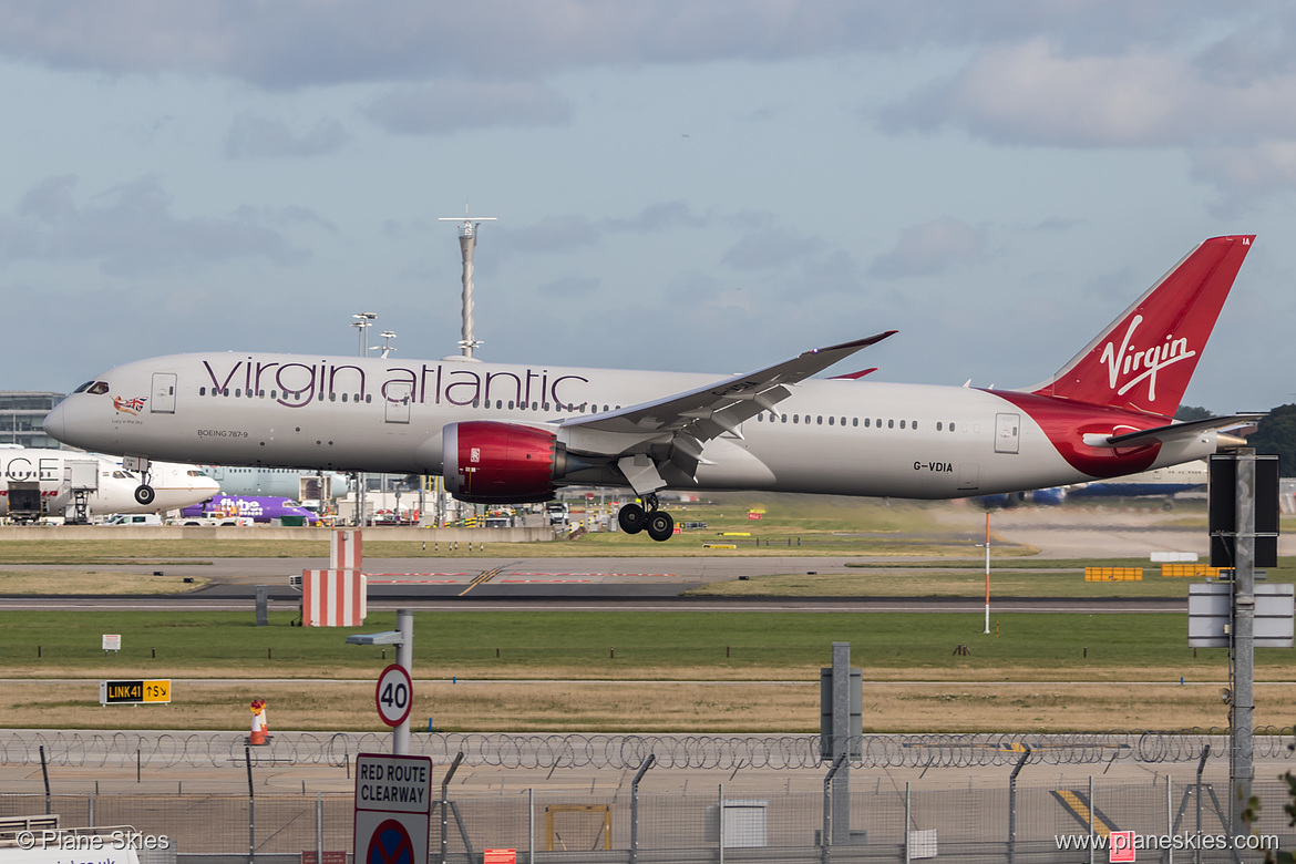 Virgin Atlantic Boeing 787-9 G-VDIA at London Heathrow Airport (EGLL/LHR)