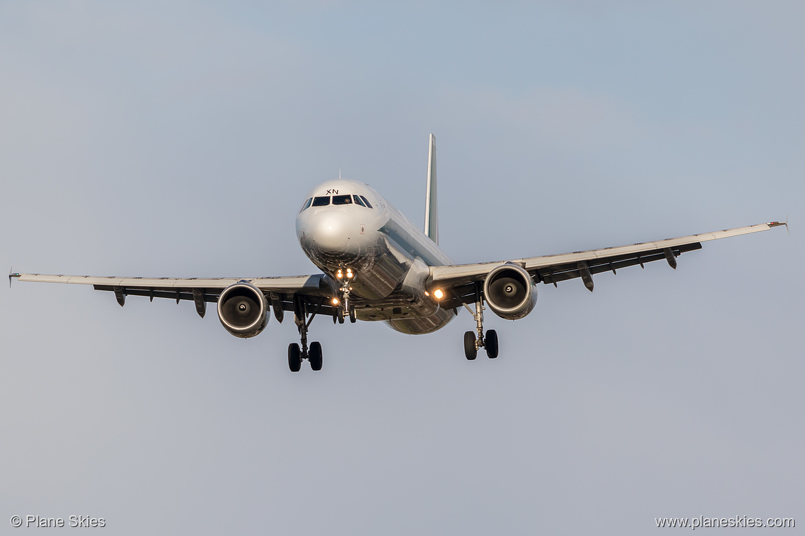 Alitalia Airbus A321-100 I-BIXN at London Heathrow Airport (EGLL/LHR) Alitalia Airbus A321-100 I-BIXN at London Heathrow Airport (EGLL/LHR)