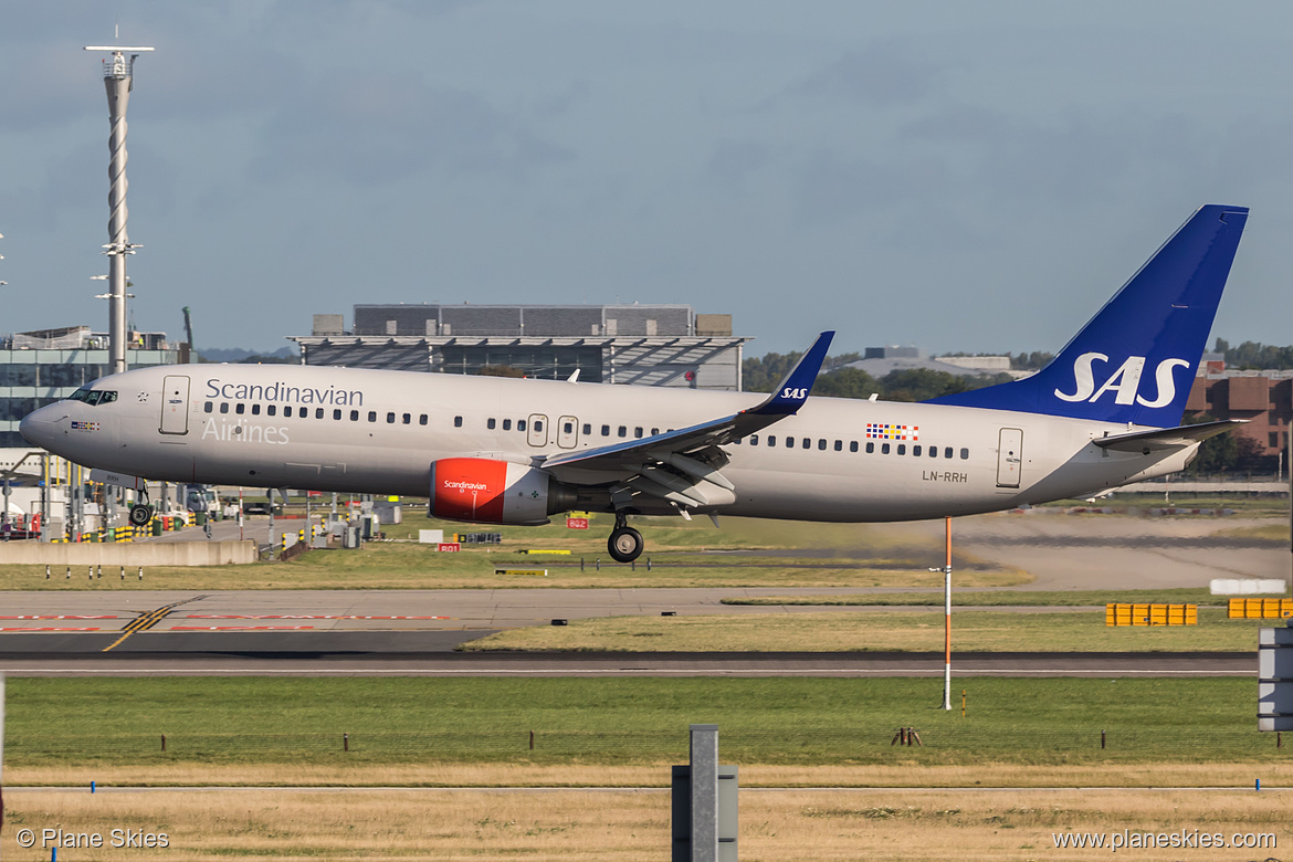 Scandinavian Airlines Boeing 737-800 LN-RRH at London Heathrow Airport (EGLL/LHR) Scandinavian Airlines Boeing 737-800 LN-RRH at London Heathrow Airport (EGLL/LHR)