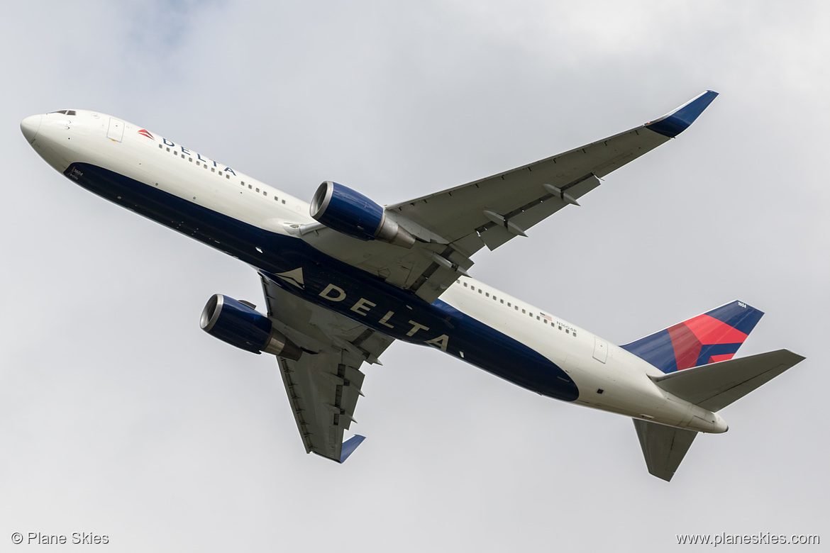 Delta Air Lines Boeing 767-300ER N1604R at London Heathrow Airport (EGLL/LHR) Delta Air Lines Boeing 767-300ER N1604R at London Heathrow Airport (EGLL/LHR)
