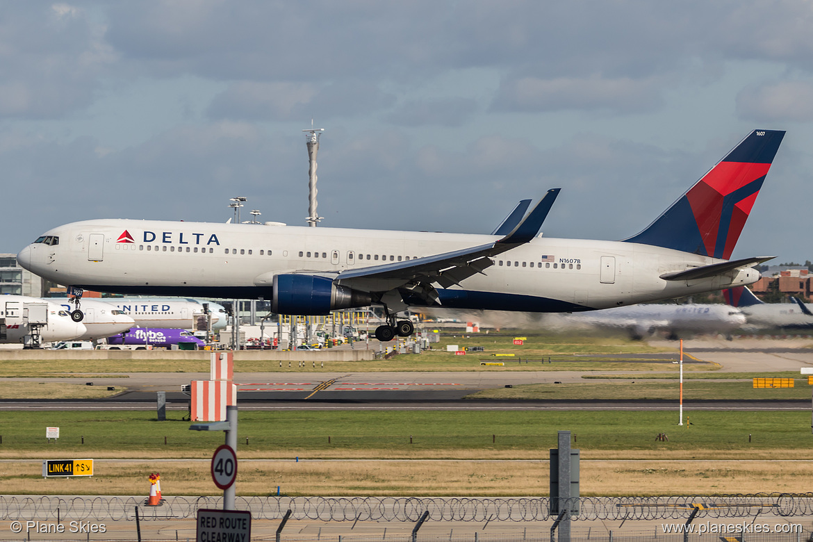 Delta Air Lines Boeing 767-300ER N1607B at London Heathrow Airport (EGLL/LHR) Delta Air Lines Boeing 767-300ER N1607B at London Heathrow Airport (EGLL/LHR)